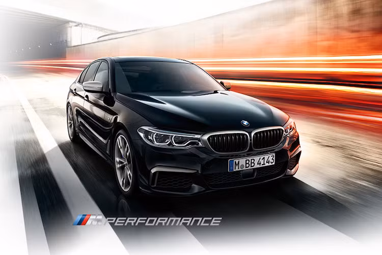 Với mỗi thế hệ BMW 5 Series, phiên bản thể thao nhất, mạnh mẽ nhất luôn là M5. Tuy nhiên do BMW chưa có riêng bản M5 dựa trên cơ sở thế hệ 5 Series mới với tên mã G30, nên tạm thời phiên bản thể thao nhất của chiếc xe đang là BMW M550i xDrive.