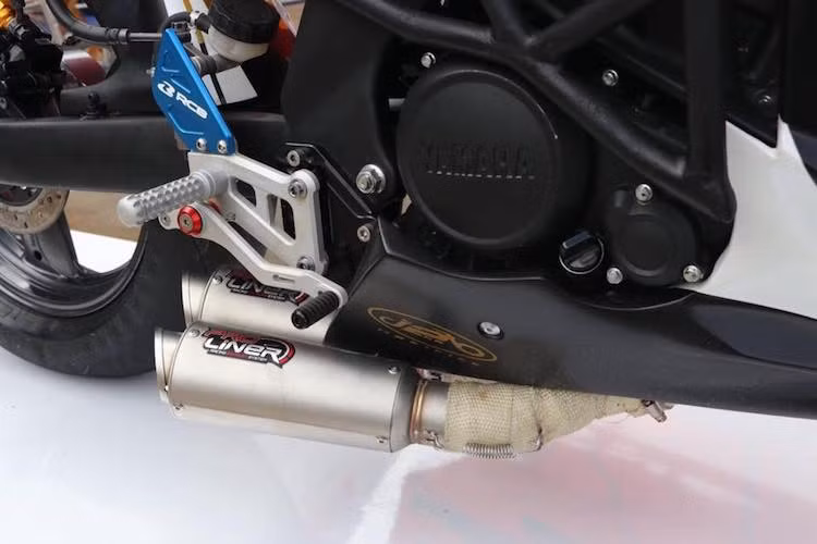 Khối động cơ SOHC 4 van 150 cc nguyên bản của TFX 150 được giữ nguyee, tuy nhiên hệ thống xả của xe đã được thay bằng cổ pô thoáng hơn kèm pô ProLiner 2 nòng giấu dưới gầm xe. Cuối cùng, bộ số gảy Racing Boy giúp cho chiếc xe có tư thế ngồi thể thao hơn.