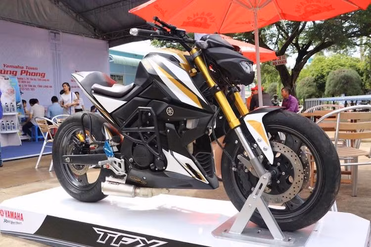 Trong đó, chiếc xe đầu tiên đã được hãng độ lại theo phong cách streetfighter khỏe khoắn, và ít có các chi tiết thay đổi hơn so với TFX 150 nguyên bản. Mặc dù vậy, mẫu xe này cũng gây ấn tượng mạnh bởi bộ mâm 3 cánh bản lớn hơn so với "xe zin", kèm hệ thống phanh trước được nâng cấp lên 2 đĩa.