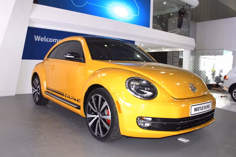 Hiện chưa rõ lý do vì sao Volkswagen Việt Nam đã phải trưng bày phiên bản Beetle Dune "fake" này tại triển lãm VIMS 2016 thay cho bản thật. Tuy nhiên chiếc xe đã khiến cho không ít những người yêu xe tại Việt Nam cảm thấy thất vọng.