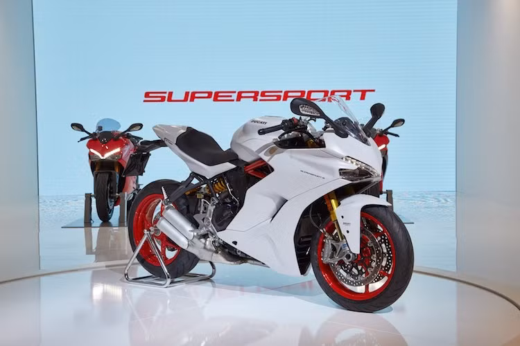 Vừa được ra mắt tại triển lãm Intermot tại Đức, tuy nhiên một số vị khách "VIP" đã có cơ hội xem trước Ducati Supersport 2017 tại tuần lễ World Ducati Week vào tháng 7 vừa qua. Trước đây, chiếc xe từng được biết tới trong nội bộ Ducati với tên gọi "Dự án 1312", ám chỉ Supersport là dự án xe mới thứ 13 của Ducati kể từ năm 2012.