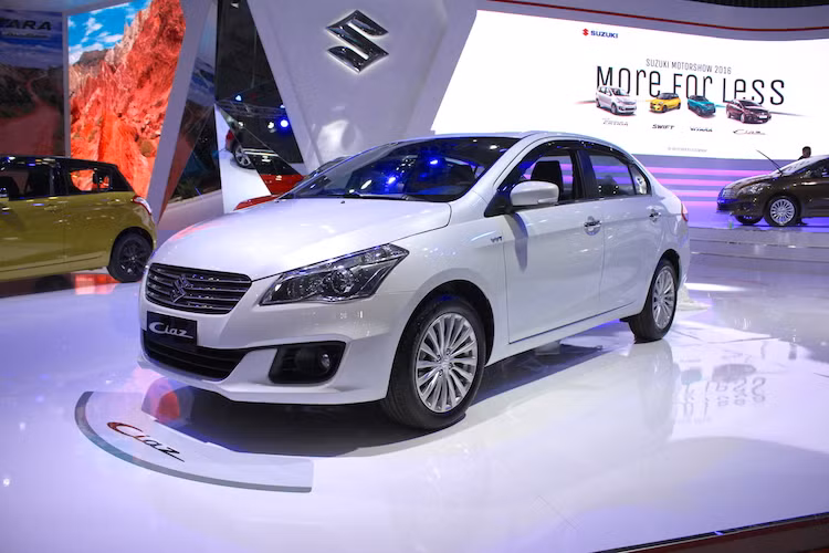 Theo Suzuki, mức tiêu thụ nhiên liệu nhiên liệu của Ciaz trong điều kiện hỗn hợp/trong thành phố/cao tốc lần lượt là 5,6; 7,23 và 4,59 lít/100 km. Các trang bị an toàn của xe gồm 2 túi khí phía trước, dây đai an toàn 3 điểm ELR, hệ thống chống bó cứng phanh ABS, phân bố lực phanh điện tử EBD và hỗ trợ lực phanh khẩn cấp BA.