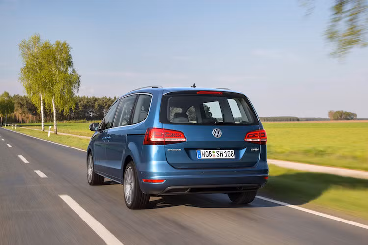 Volkswagen Sharan sẽ được trưng bày lần đầu tại triển lãm VIMS 2016. Hiện tại, các phiên bản động cơ cùng giá bán của xe tại Việt Nam chưa được công bố. Xét riêng về kích thước, chiếc xe sẽ nằm cùng phân khúc với Honda Odyssey tại Việt Nam.