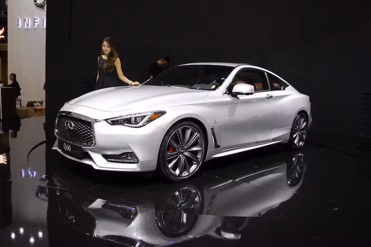 Là một sự kiện mang dấu ấn của năm, Infiniti đã đem tới mẫu coupe cao cấp mới nhất của hãng là Q60, vừa mới chỉ được giới thiệu lần đầu tại triển lãm Geneva hồi tháng 3 năm nay. Thiết kế của Q60 Coupe phiên bản thương mại không khác biệt nhiều so với bản Infiniti Q60 concept từng được hãng giới thiệu vào năm 2015.