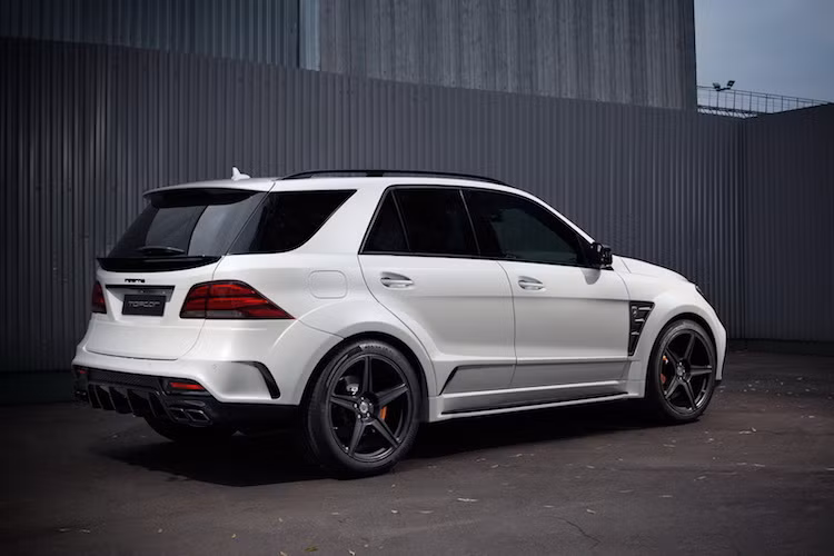 Gói độ cho Mercedes-AMG GLE 63 của TopCar gồm tổng cộng 23 món và có giá tối thiểu lên tới 18.935 USD (tương đương 422 triệu đồng). Nếu bộ bodykit của xe được làm từ sợi carbon, mức giá sẽ được đội lên thành 22.337 USD (tương đương 498 triệu).