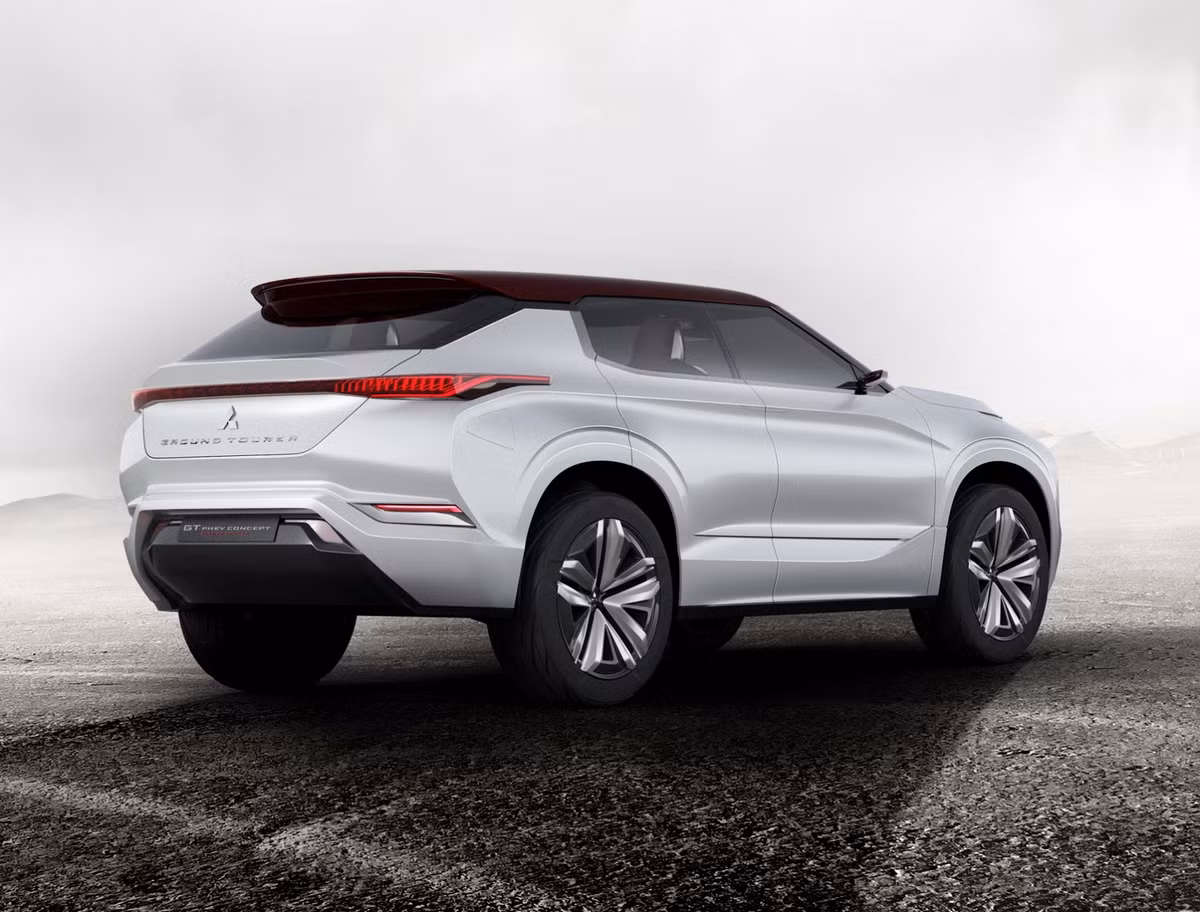 Hiện tại mới chỉ là mẫu xe ý tưởng nhưng theo truyền thống của hãng xe Mitsubishi, GT-PHEV sẽ được chỉnh sửa để thành một mẫu xe sản xuất hàng loạt, trong trường hợp này là Outlander thế hệ mới. Tuy nhiên, phải tới sớm nhất là năm 2018, thế hệ Outlander hoàn toàn mới mới có thể được hãng ra mắt.