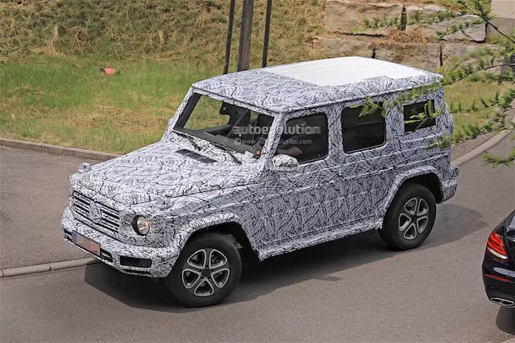 Là một mẫu xe offroad, Mercedes sẽ phải trang bị cho chiếc xe hệ thống treo khí nén siêu bền để có thể chịu đựng được những địa hình khắc nghiệt nhất. Cuối cùng, không chỉ có giảm xóc khí, hệ thống treo của G-Class còn được chuyển thành dạng độc lập, khiến chiếc xe ổn định hơn nhiều so với phiên bản hiện tại khi vào cua.