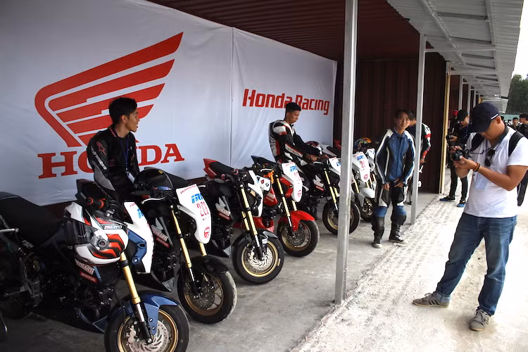 Ở thể thức Honda MSX 125, những chiếc xe đua cũng khá gần với nguyên bản khi chỉ được bỏ đi một số chi tiết như đèn chiếu sáng, đèn tín hiệu... để khiến xe nhẹ hơn.