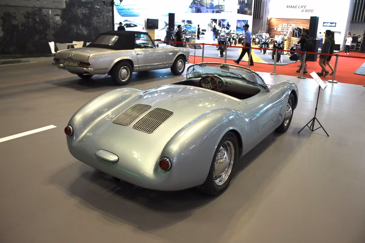 Bên cạnh những thành công trên đường đua, 550 Spyder còn nổi tiếng khi là chiếc xe mà diễn viên quá cố James Dean trong bộ phim Rebel Without a Cause đã điều khiển và bị đâm vào ngày 30/9/1955, dẫn tới cái chết của ông. Chiếc 550 Spyder của James Dean có đánh số 130 trên thân, được ông rất ưa thích và đặt biệt danh là "Little Bastard" (thằng khốn bé nhỏ).