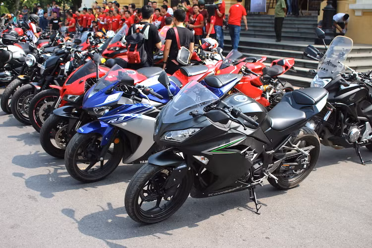 Với mục tiêu tạo một sân chơi hòa đồng cho không chỉ các chủ xe Ducati mà cả cộng đồng chơi xe PKL, nhiều chủ sở hữu các dòng xe khác ngoài Ducati, tới từ các CLB và hội chơi xe khác nhau cũng đã cùng góp mặt chung vui trong ngày sinh nhật của D.O.C miền Bắc.