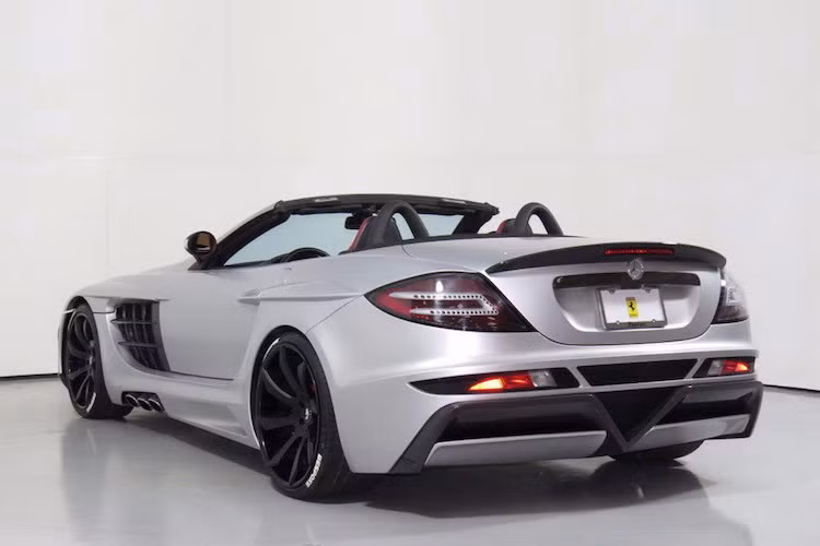 Phần đuôi xe của SLR McLaren cũng đã được hãng độ này "chế cháo" lại hoàn toàn, trong khi khối động cơ V8 trên xe đã tiếp tục được nâng cấp để đem tới công suất lên tới 748 mã lực.