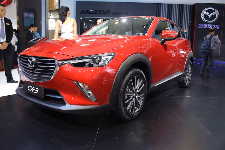 Năm nay tại triển lãm ôtô Việt Nam 2016, 2 dòng xe crossover ở tầm cao nhất và thấp nhất hiện tại là Mazda CX-3 mới và Mazda CX-9 đã đều được THACO Mazda đem về trưng bày. Cũng giống như chiếc CX-9, lần xuất hiện này của CX-3 trước khách hàng Việt mới chỉ dừng lại ở mức thăm dò thị trường.