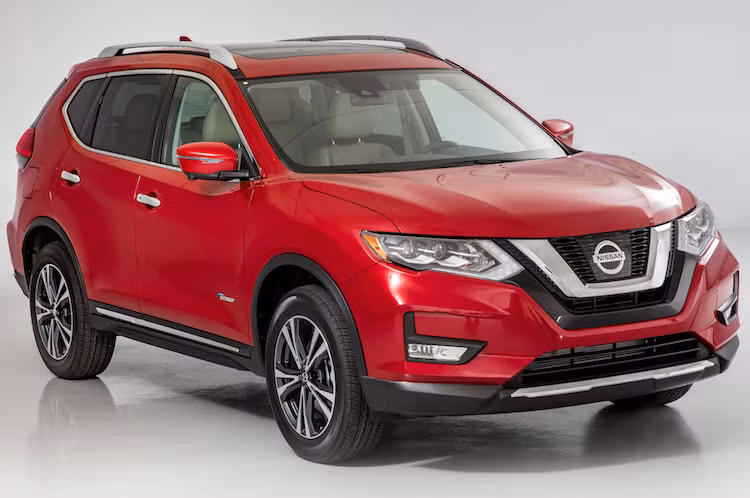 Đã có mặt trên thị trường từ năm 2013, năm nay Nissan Rogue (tên gọi của Nissan X-Trail 2017 khi bán ở Mỹ) vừa trải qua đợt nâng cấp lớn giữa vòng đời để giúp chiếc xe trở nên hấp dẫn hơn trước nhiều đối thủ mạnh. Sau Rogue, phiên bản "quốc tế" Nissan X-Trail 2017 chắc chắn cũng sẽ được nâng cấp trong thời gian ngắn tới đây.