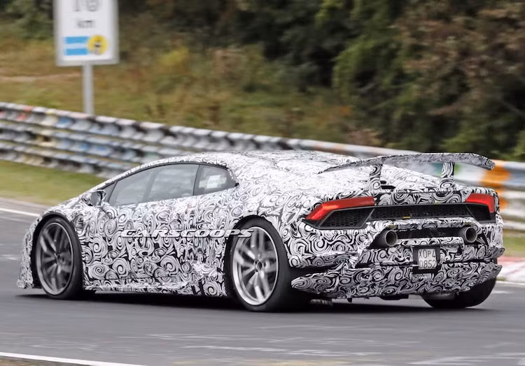 Giống như Huracan thường, Superleggera sẽ có cả 2 phiên bản thân xe là coupe và mui trần. Tuy nhiên, phiên bản mui trần của xe sẽ được giới thiệu sau. Hiện tại thời điểm ra mắt của Gallardo Superleggera đang được dự đoán là tại triển lãm Geneva 2017.