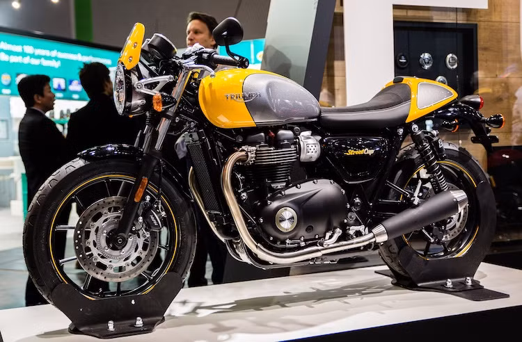 Tại triển lãm Intermot 2016, mẫu xe thứ 2 trong loạt sản phẩm giá rẻ thế hệ mới của Triumph là Triumph Street Cup đã được chính thức ra mắt. Với mẫu xe mới này, Triumph muốn cung cấp một sự lựa chọn cafe racer có giá rẻ hơn cho khách hàng, bên cạnh dòng Thruxton cao cấp của hãng.