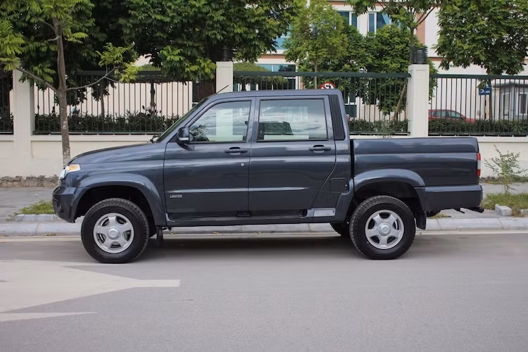 So với Patriot, khác biệt thực sự của Pickup chỉ nằm ở cột C của xe trở về sau, khi phần mui ở vị trí này đã được thay bằng thùng xe bán tải. Các kích thước D x R x C của xe lần lượt là 5125, 2110 và 1915 mm - ngang với Patriot, ngoại trừ chiều dài lớn hơn.