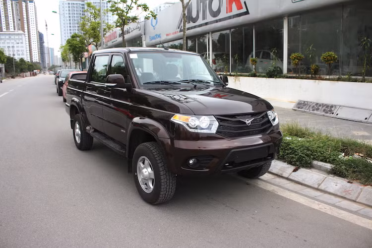 Theo một nhân viên của Auto K, chiếc UAZ Pickup sẽ có giá bán dự đoán tại Việt Nam "khoảng 500 triệu đồng". Nếu như thông tin này chính xác, chiếc xe sẽ cực kỳ khó "sống sót" trong phân khúc bán tải đang rất phát triển tại thị trường Việt Nam với nhiều lựa chọn có giá tương đương tới từ các hãng nổi tiếng của Mỹ và Nhật, nhưng vượt trội hơn mọi mặt.