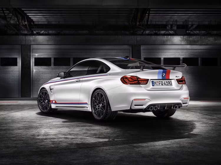 Chính vì vậy, M4 DTM Champion Edition cũng đạt công suất tối đa 493 mã lực và mô-men xoắn cực đại 600 Nm, giúp xe tăng tốc từ 0-100 km/h chỉ trong 3,8 giây và tốc độ tối đa 305 km/h.