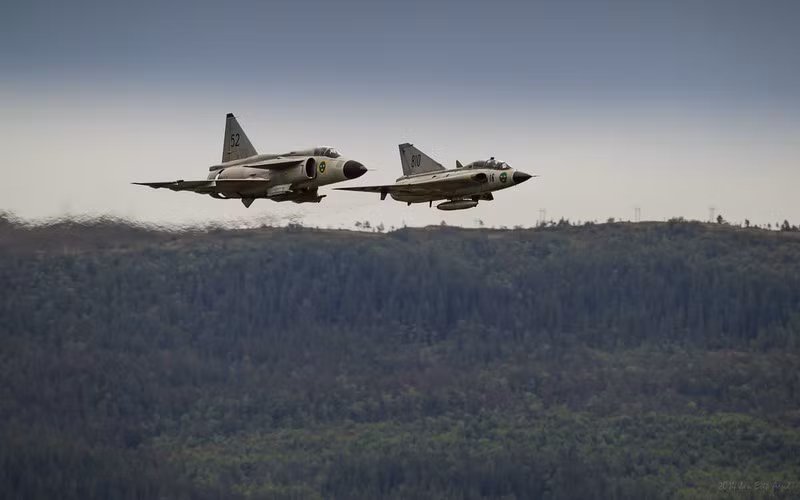 "Không phải tiêm kích Su-27 của Không quân Nga, mà chính chiếc Saab-35 Draken của chúng tôi với những thiết kế đặc biệt và khả năng siêu cơ động của mình đã thực hiện thành công động tác bay kiểu "Rắn hổ mang" đầu tiên", vị đại diện của Không quân Thụy Điển cho biết.