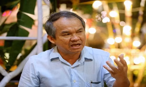 VPF khong xin y kien khi doi lich V.League, bau Duc buc xuc