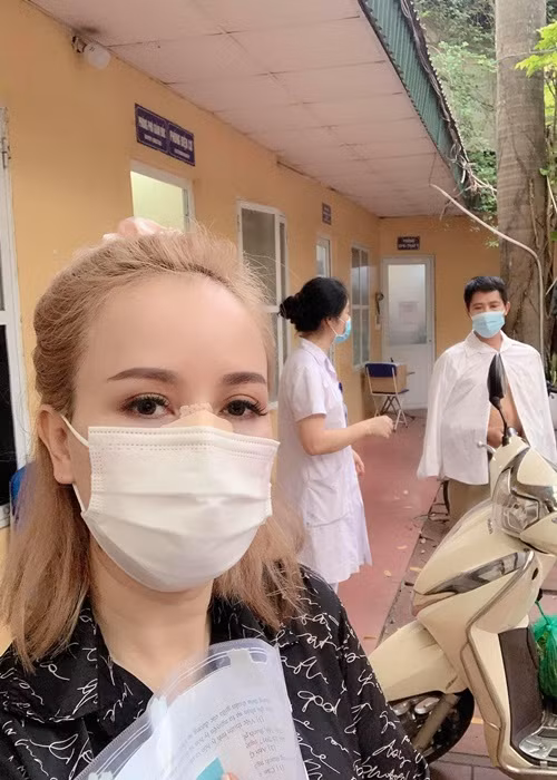 Nữ diễn viên còn kêu gọi những ai là nạn nhân của bạo hành trong hôn nhân hãy lên tiếng. Theo Hoàng Yến, đã có một số người chia sẻ với cô những góc khuất hôn nhân của họ.