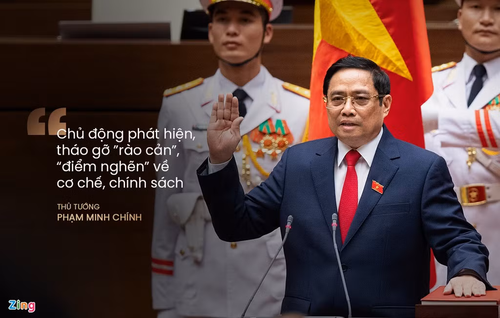 Người đứng đầu Chính phủ cam kết chủ động phát hiện, tháo gỡ theo thẩm quyền những ”rào cản”, “điểm nghẽn” về cơ chế, chính sách làm trì trệ các hoạt động của nền kinh tế. Cùng với đó, cơ cấu lại nền kinh tế gắn với đổi mới mô hình tăng trưởng; nâng cao khả năng thích ứng và sức chống chịu của nền kinh tế;
