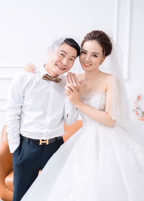 Hon nhan hanh phuc cua NSND Cong Ly va vo kem 15 tuoi