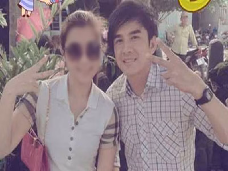 Trong một buổi họp báo, Đan Trường tuyên bố anh đang bị một fan nữ tống tiền. Vụ việc càng thêm ồn ào khi Đan Trường và D. khẳng định mình không sai. Cuối cùng, Đan Trường đã phải viết tâm thư muốn khép lại scandal. Ảnh: VTC