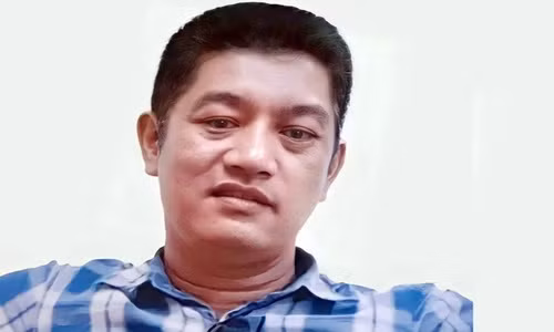 Lam gia giay to Bo Quoc phong de lua ban 61 oto