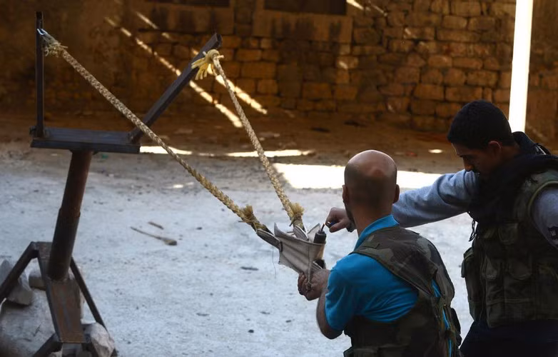 Đây không phải là lần đầu tiên những loại vũ khí tự chế xuất hiện ở Syria, thực tế thì trong suốt thời gian chiến sự diễn ra tại đây, đã có rất nhiều loại vũ khí tự chế được cho ra đời. Nguồn ảnh: TA.