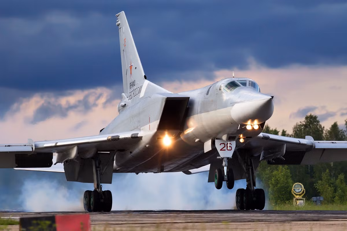 Việc Tu-22M nổi tiếng lấn át "anh chị" của mình khiến nhiều người quên mất rằng Tu-22 và Tu-22M là hai máy bay có thiết kế khác nhau gần như hoàn toàn. Nguồn ảnh: Rumil.