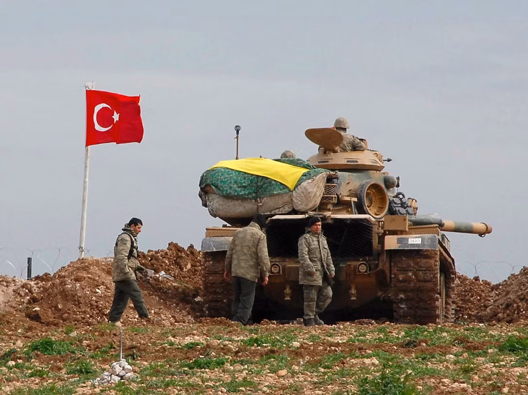 Những hình ảnh từ khu vực biên giới Syria với Thổ Nhĩ Kỳ ghi lại cho thấy, phần lớn các xe tăng của Thổ Nhĩ Kỳ xuất hiện tại đây là loại xe tăng chủ lực M60 Patton. Nguồn ảnh: Pinterest.