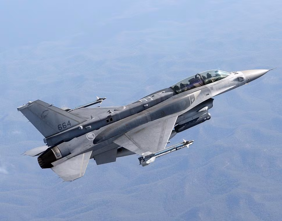 Cụ thể, phía Singapore quyết định sẽ nâng cấp toàn bộ các chiến đấu cơ F-16 hiện đang sử dụng trong biên chế của mình. Nguồn ảnh: Jetfighter.