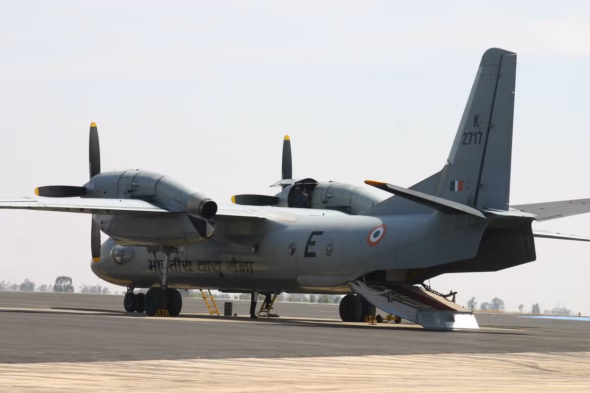 Tốc độ tối đa của máy bay AN-32 lên tới 530 km/h, tốc độ hành trình 470 km và có tầm hoạt động 2500 km với 3,7 tấn hàng hoá kèm theo đó là trần bay cao 9500 mét. Nguồn ảnh: QQ.