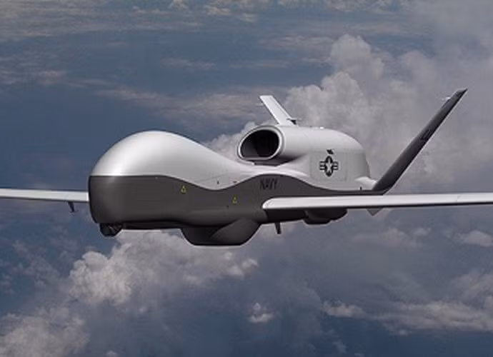 Theo Northrop Grumman, MQ-4C Triton được thiết kế dựa trên biến thể của máy bay Global Hawk RQ-4B dùng cho hải quân.
