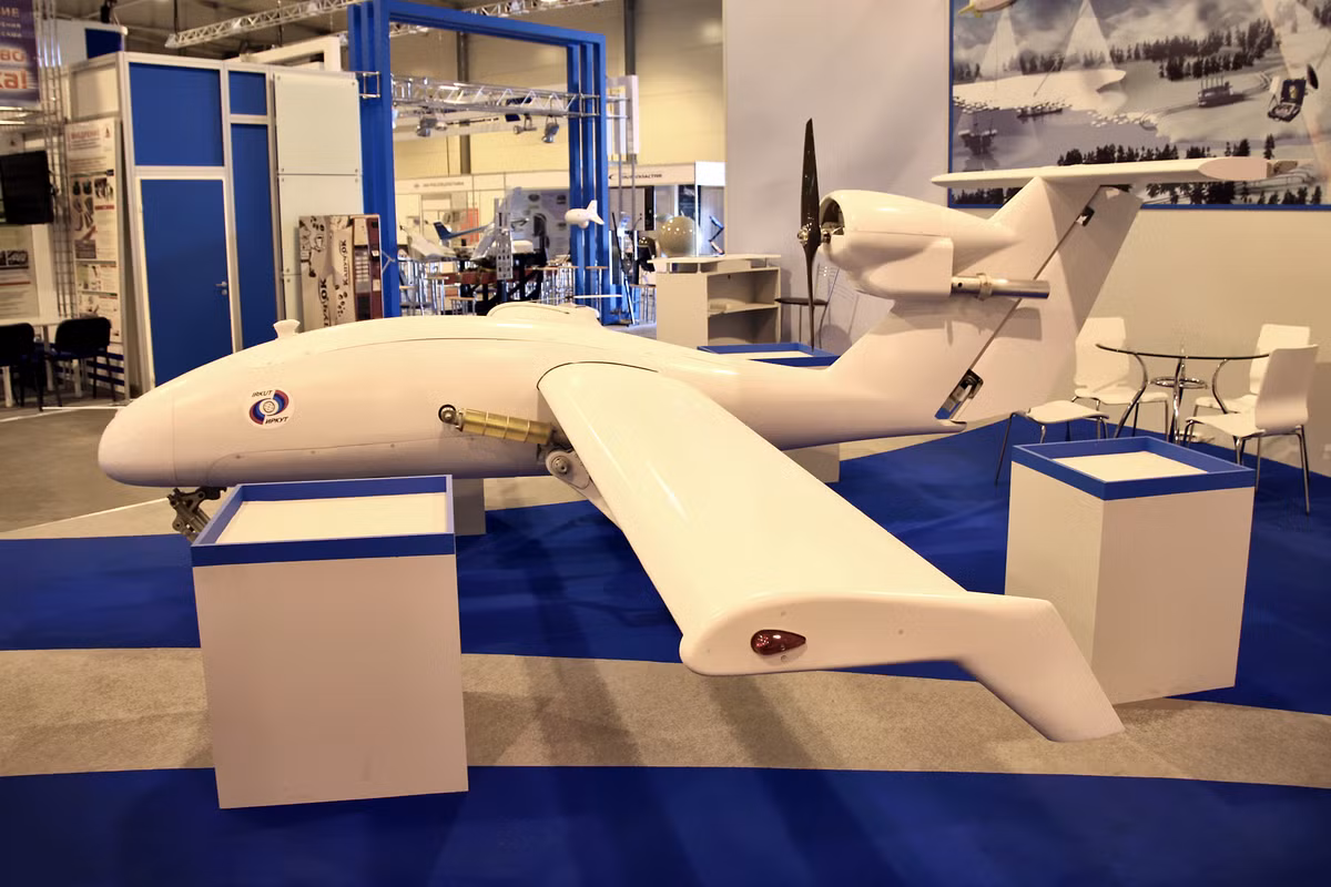 Vào thời điểm đó, các UAV được Nga chuyển giao công nghệ cho Việt Nam được cho là sẽ chỉ được sử dụng vào việc phục vụ dân sự bao gồm tìm kiếm cứu hộ, đo đạc địa chất, thăm dò, chụp ảnh bản đồ,... Nguồn ảnh: Pinterest.
