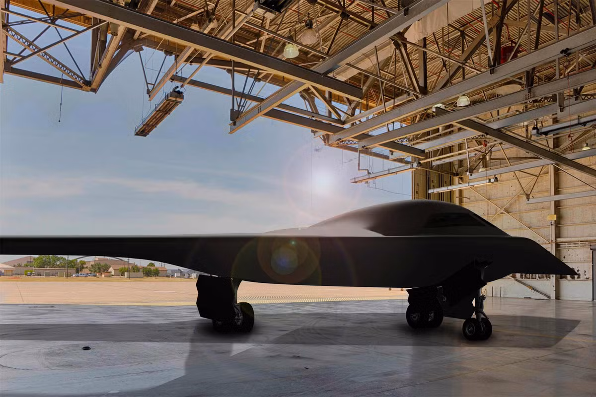 B-21 Raider có thể coi là chương trình máy bay ném bom chiến lược tham vọng bậc nhất của Mỹ hiện nay khi nó dự kiến sẽ thay thế cho cả ba loại máy bay ném bom chiến lược mà Mỹ đang sử dụng hiện tại, bao gồm B-1 Lancer, B-2 Spirit và B-52 Pháo Đài Bay. Nguồn ảnh: USAF.