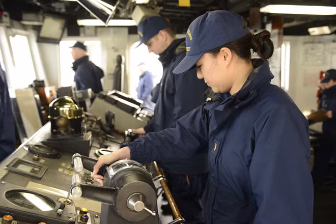Một điểm đáng nói đó là trên tàu tuần duyên John Midgett được trang bị kèm radar AN/SPS-40. Không rõ hệ thống radar này có được tháo dỡ cùng với vũ khí hay Mỹ sẽ để nguyên cho chúng ta. Nguồn ảnh: John Midgett.