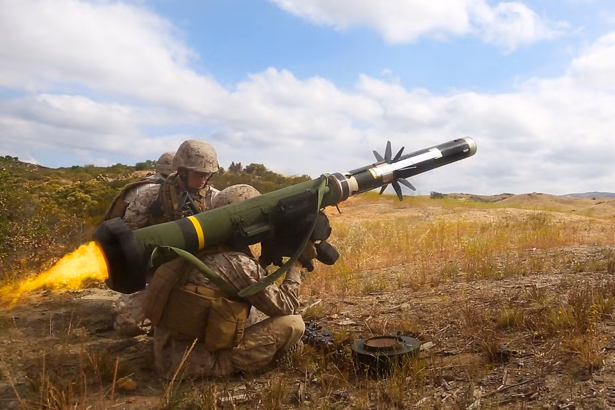 Về phía quân đội Ukraine, lực lượng này khẳng định tên lửa Javelin không thích hợp khi sử dụng trên chiến trường do có trọng lượng quá nặng. Nguồn ảnh: Journal.