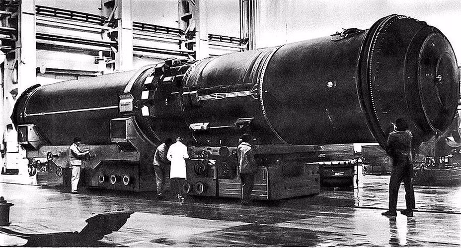 Ngoài ra R-39 còn có thể gắn đầu đạn hạt nhân tấn công đa mục tiêu (MIRV) với 4 - 5 đầu đạn còn 200 kT.