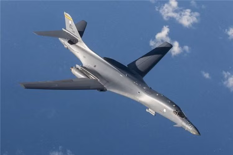 Đứng đầu danh sách loại biên là phi đội 17 chiếc máy bay ném bom chiến lược B-1B Lancer