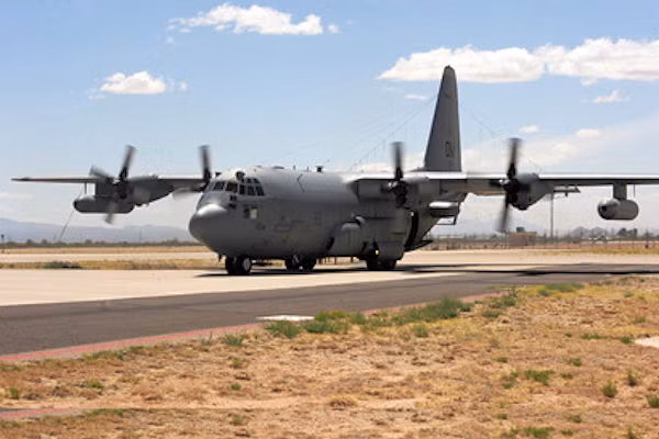 Các phiên bản mới nhất của C-130 bao gồm phiên bản C-130H cũng chỉ có giá sản xuất khoảng 30,1 triệu USD - nghĩa là chỉ bằng một phần tư so với phiên bản EC-130H sau khi được nâng cấp. Nguồn ảnh: BI.