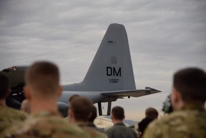 EC-130H được cải biên từ phiên bản vận tải cơ C-130 của Không quân Mỹ. Đây là loại máy bay vẫn sử dụng động cơ cánh quạt nhưng được trang bị hệ thống điện tử và thông tin liên lạc cực kỳ tối tân. Nguồn ảnh: BI.