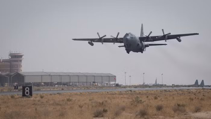 Tới thời điểm hiện tại, C-130 vẫn là loại máy bay vận tải được sử dụng rất nhiều bởi quân đội Mỹ dù nó đã ra đời từ cách đây hơn 60 năm. Nguồn ảnh: BI.