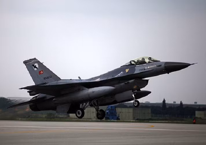 Những chiếc F-16 của Thổ Nhĩ Kỳ thuộc phiên bản C/D Block 52 với khả năng không chiến tầm xa đáng sợ từ tên lửa AIM-120.