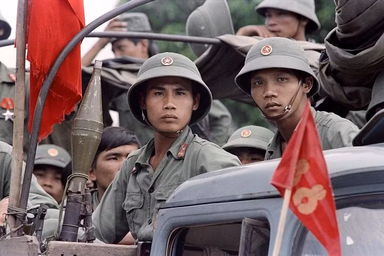 Theo ước tính, năm 1977 số lượng hàng hoá, vũ khí mà Moscow viện trợ cho Hà Nội chỉ vào khoảng 11 triệu USD - đủ để chúng ta duy trì quân đội nhưng tới năm 1978 đã tăng vọt lên 90 triệu USD để chúng ta đủ lực tham chiến ở Campuchia. Nguồn ảnh: TL.
