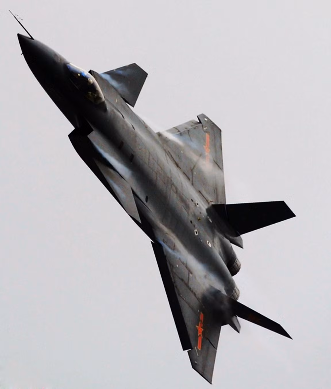Mục đích cuối cùng của Trung Quốc nếu như mua các chiến đấu cơ Su-57 từ Nga đó là để "bù lấp vào khoảng trống" mà năng lực sản xuất kém của Trung Quốc bỏ lại khi số lượng J-20 ra đời không thể đủ theo như kế hoạch định sẵn. Nguồn ảnh: Sina.