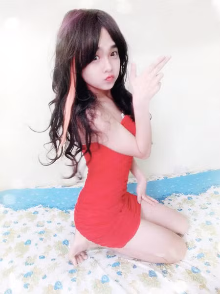 Hiện tại, ngoài việc đóng MV, diễn kịch, Hưng còn tham gia một team chuyên sản xuất phim học đường và phim ngắn. Cậu bạn có một số tài lẻ khác như ca hát, diễn hài... 