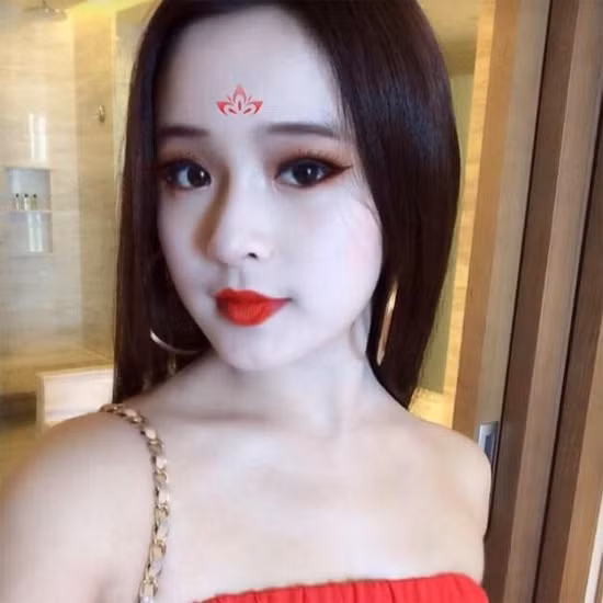 Huyền Baby dùng tấm hình này làm ảnh đại diện trên Facebook.