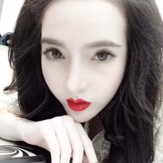 Có điều, theo quan điểm của nhiều người, ảnh chỉnh sửa quá nhiều tuy đẹp nhưng giả tạo, thậm chí nhiều lúc gây sợ hãi vì cảm giác ma quái.
